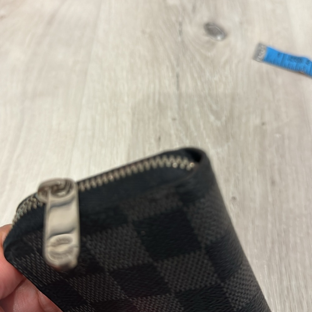 Louis Vuitton Authentic Damier Graphite Pattern Zippy Coin/ Card Wallet. - Picture 5 of 5